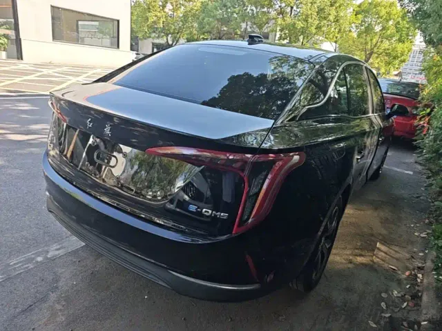 Hongqi E-QM5 — Фото автомобиля 6