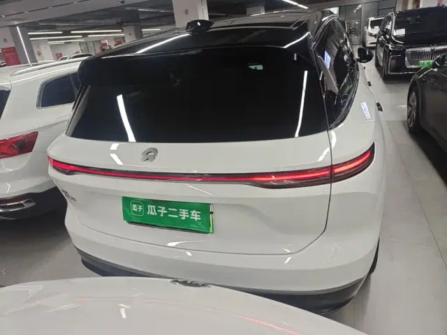 Nio ES8 — Фото автомобиля 5