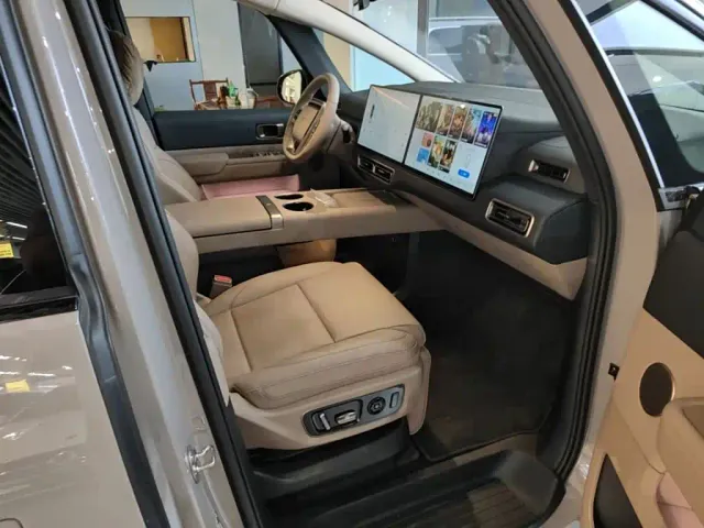 Li Auto MEGA — Фото автомобиля 24