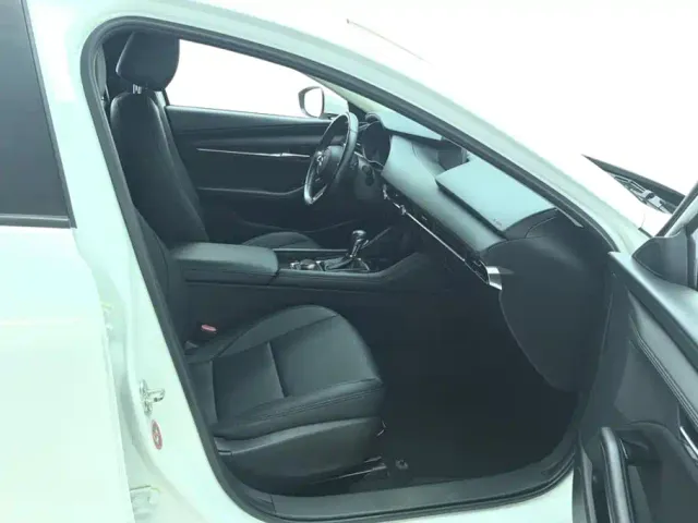 Mazda Axela — Фото автомобиля 8