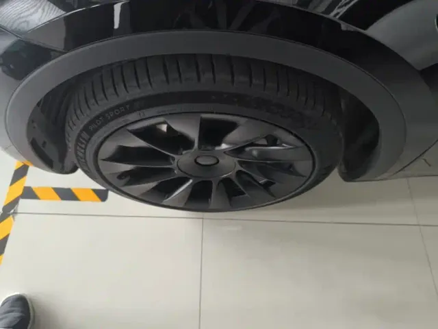 Tesla Model Y — Фото автомобиля 22