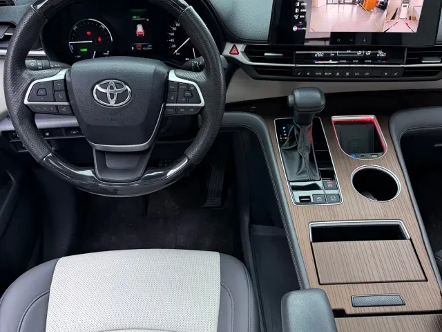 Toyota Sienna — Фото автомобиля 11
