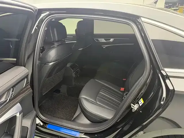 Audi A6L — Фото автомобиля 18
