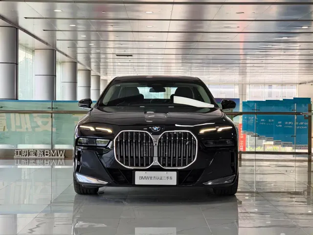 BMW i7 — Фото автомобиля 4