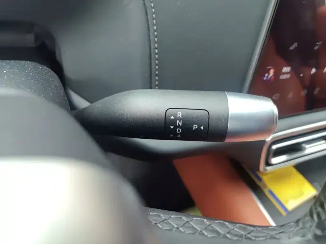 Li Auto L9 — Фото автомобиля 6