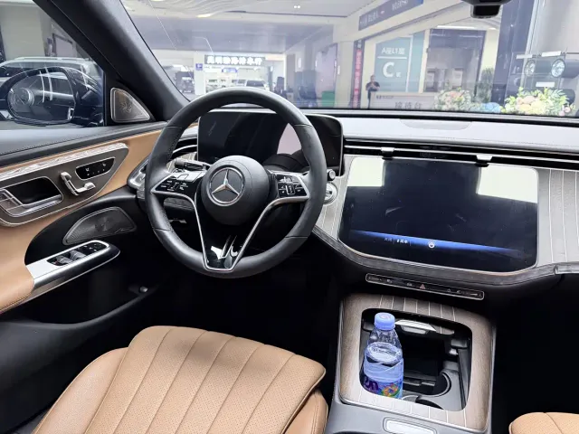 Mercedes-Benz E-Class — Фото автомобиля 26
