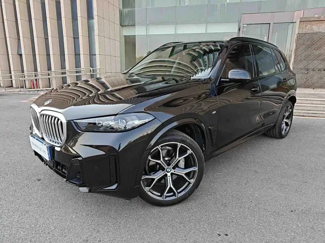 Фотография автомобиля — BMW X5