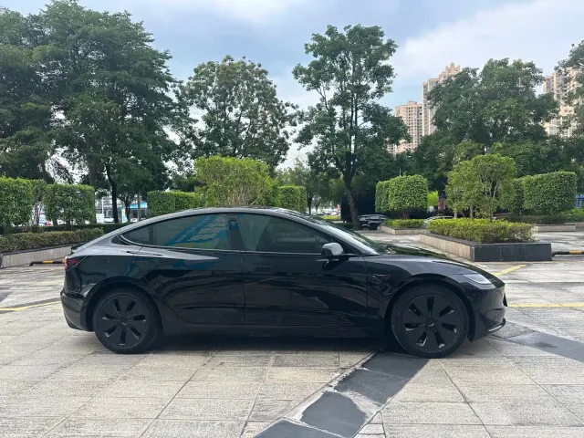 Tesla Model 3 — Фото автомобиля 13