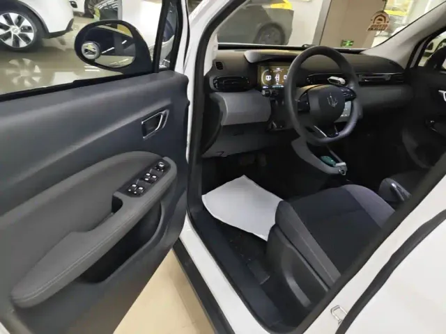 Leapmotor T03 — Фото автомобиля 15