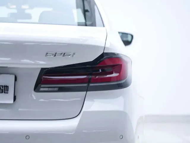 BMW 5 Series — Фото автомобиля 19