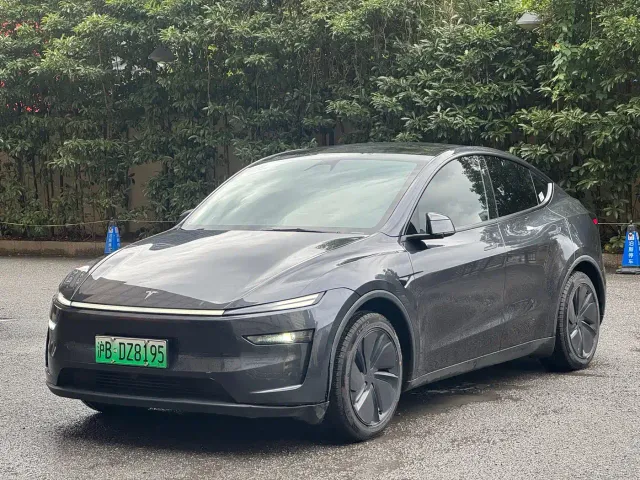 Фотография автомобиля — Tesla Model Y