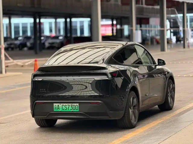 Tesla Model Y — Фото автомобиля 9