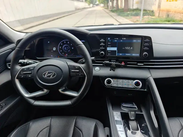 Hyundai Elantra — Фото автомобиля 12