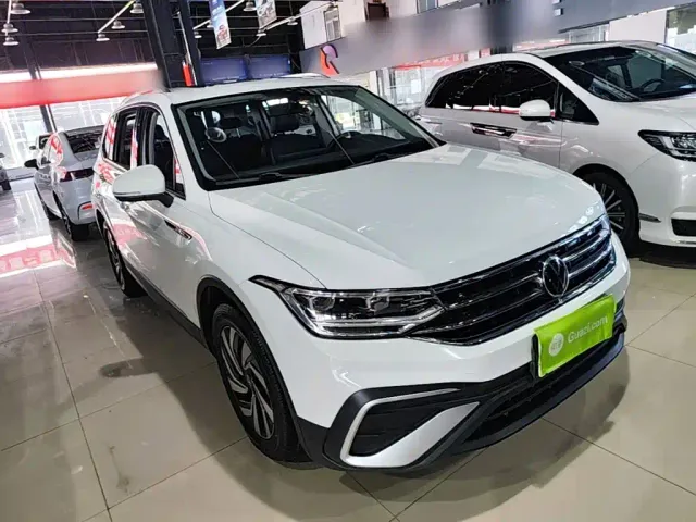 Volkswagen Tiguan L — Фото автомобиля 21