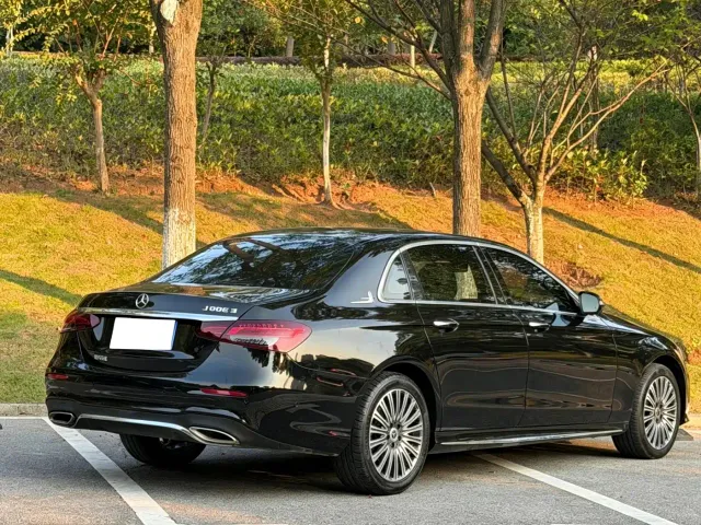 Mercedes-Benz E-Class — Фото автомобиля 9