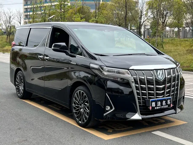 Toyota Alphard — Фото автомобиля 3