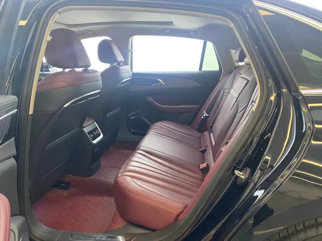 Hongqi H5 — Фото автомобиля 7