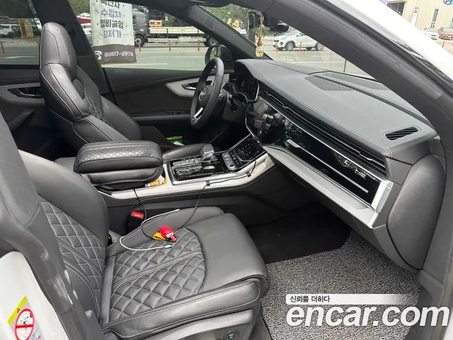 Audi Q8 55 TFSI quattro Premium — Фото автомобиля 16