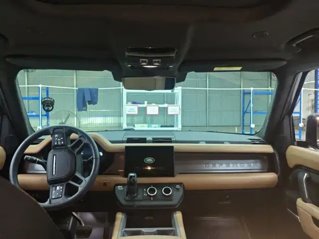 Land Rover Defender — Фото автомобиля 4