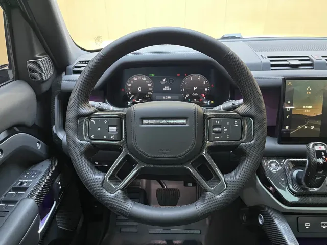 Land Rover Defender — Фото автомобиля 11