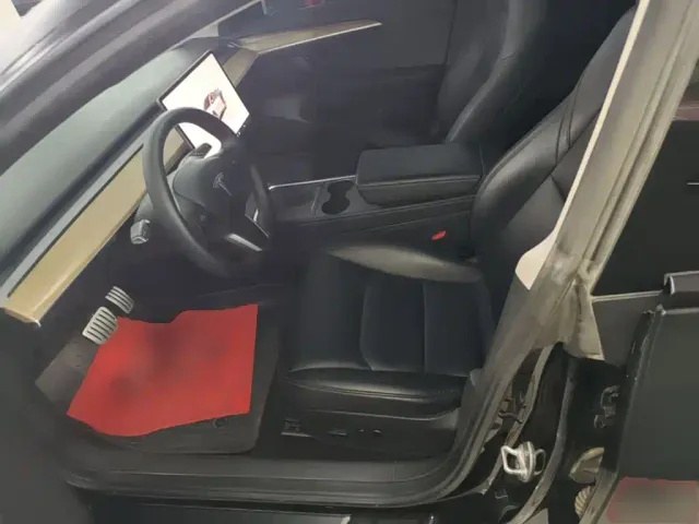 Tesla Model 3 — Фото автомобиля 14