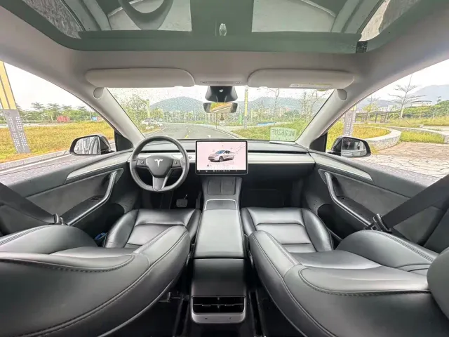 Tesla Model Y — Фото автомобиля 12