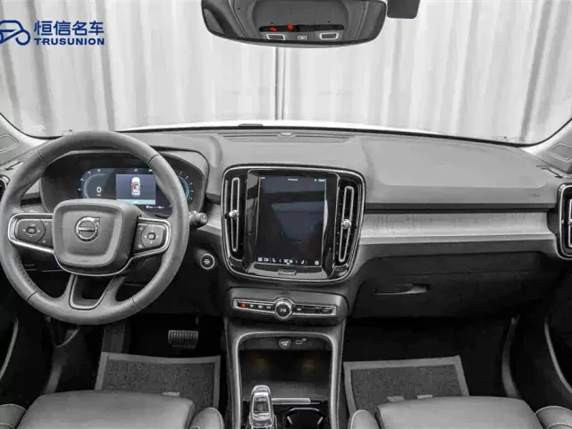 Volvo XC40 — Фото автомобиля 13