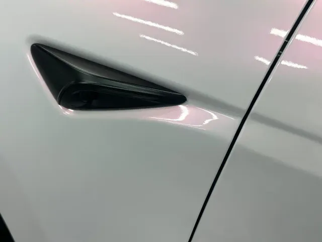 Tesla Model 3 — Фото автомобиля 16