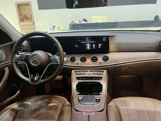 Mercedes-Benz E-Class — Фото автомобиля 6