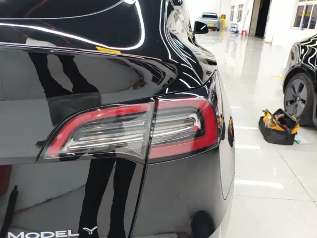 Tesla Model Y — Фото автомобиля 7