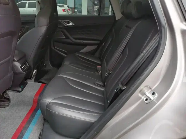 Roewe RX5 — Фото автомобиля 16