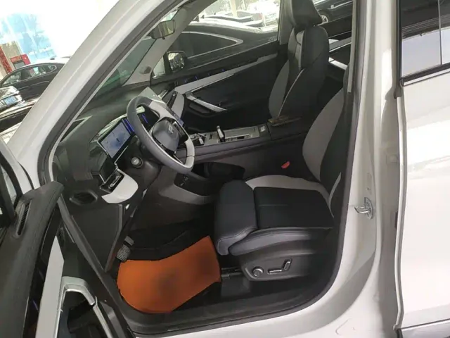 Geely Boyue L — Фото автомобиля 14