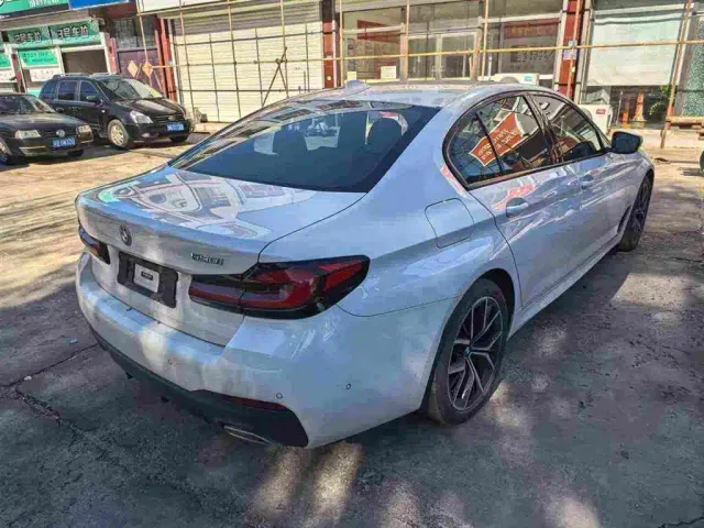 BMW 5 Series — Фото автомобиля 3