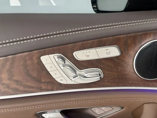 Mercedes-Benz E-Class — Фото автомобиля 11