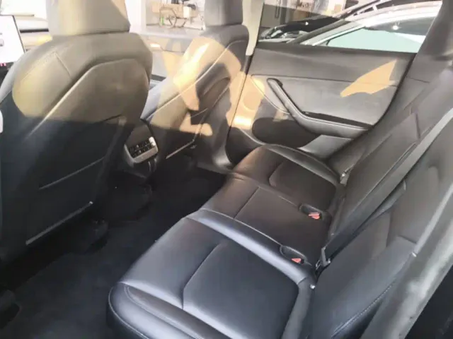 Tesla Model Y — Фото автомобиля 16