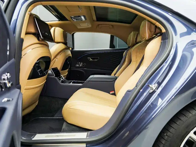 Bentley Flying Spur — Фото автомобиля 12