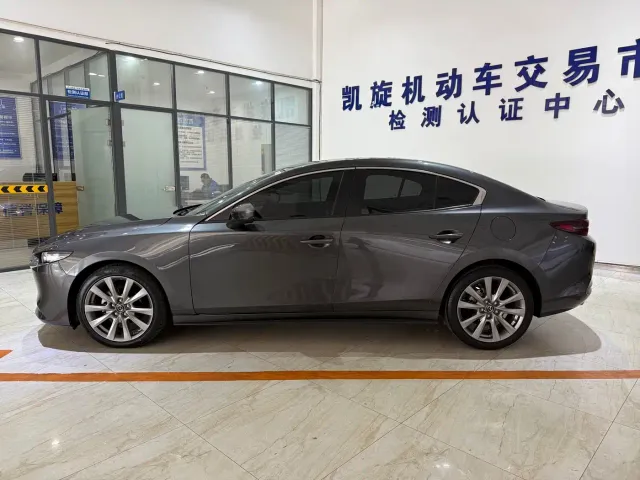 Mazda Axela — Фото автомобиля 7