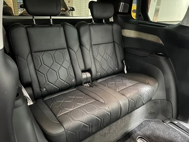 Volvo EM90 — Фото автомобиля 19