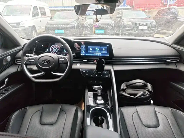 Hyundai Elantra — Фото автомобиля 9