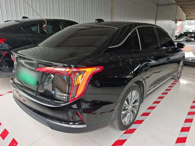 Hongqi E-QM5 — Фото автомобиля 6
