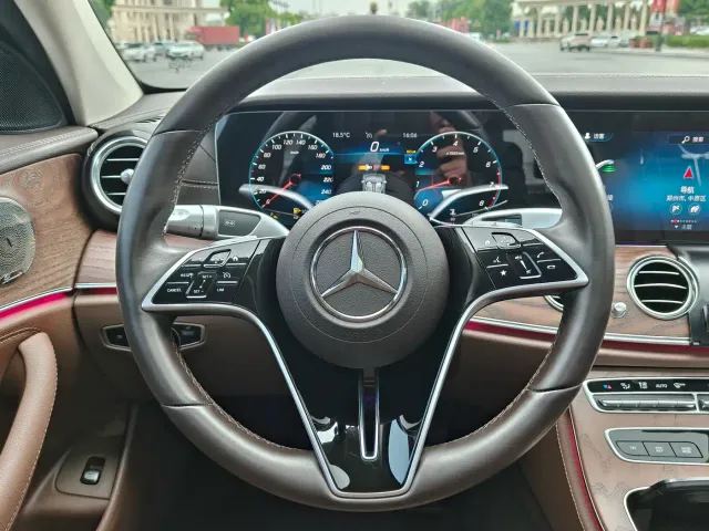 Mercedes-Benz E-Class — Фото автомобиля 23