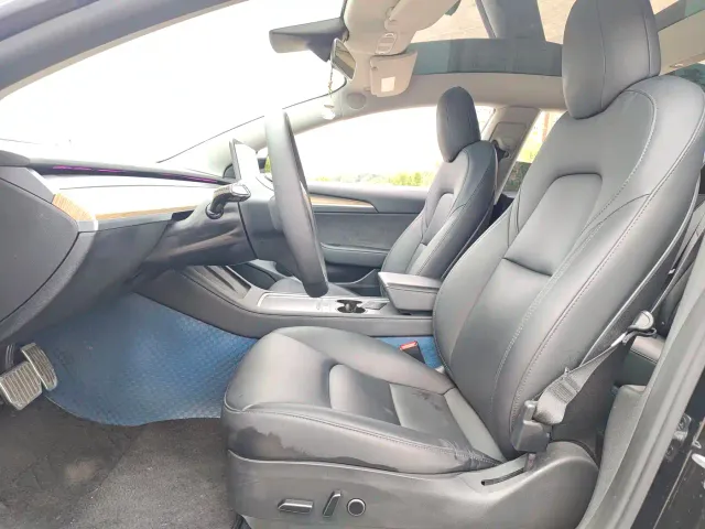 Tesla Model 3 — Фото автомобиля 9