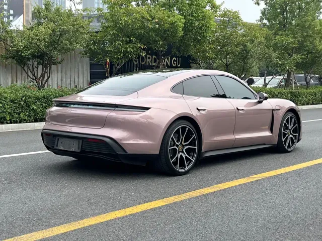 Porsche Taycan — Фото автомобиля 11