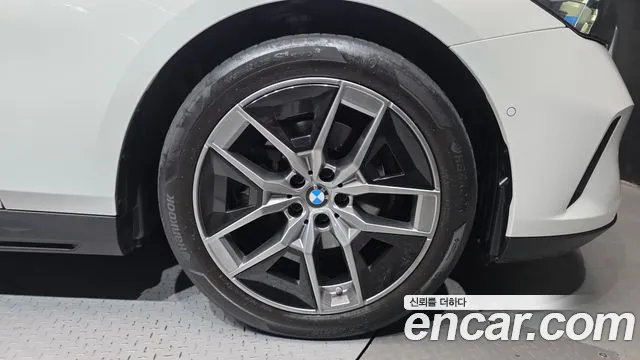 BMW 5-Series — Фото автомобиля 18