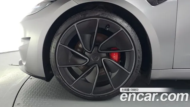 Tesla Model 3 — Фото автомобиля 5