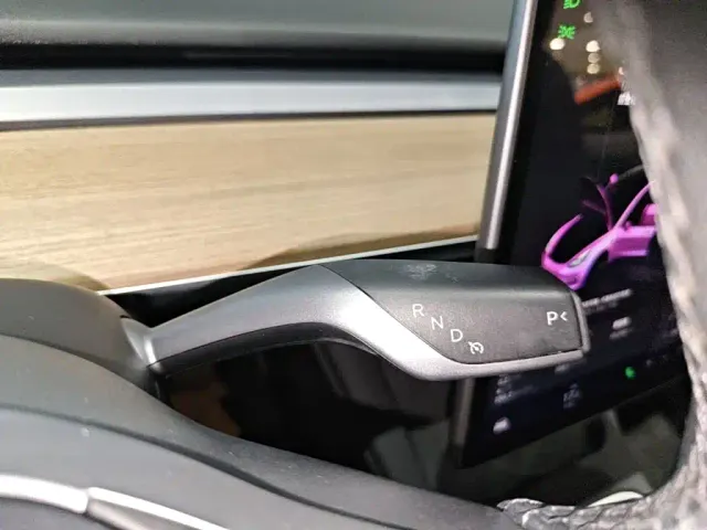 Tesla Model 3 — Фото автомобиля 13