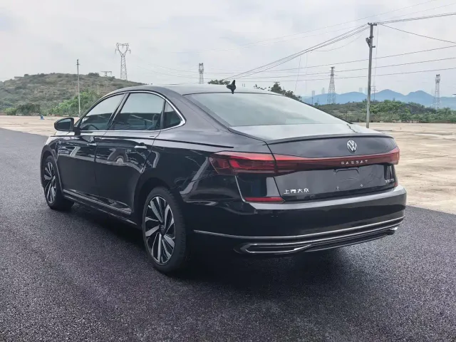 Volkswagen Passat — Фото автомобиля 7