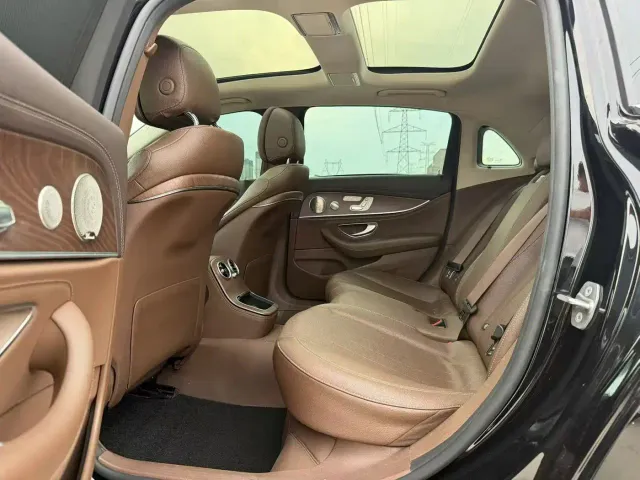 Mercedes-Benz E-Class — Фото автомобиля 6