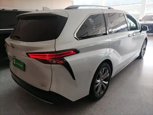 Toyota Sienna — Фото автомобиля 6