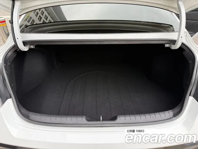 Hyundai Avante CN7 — Фото автомобиля 20